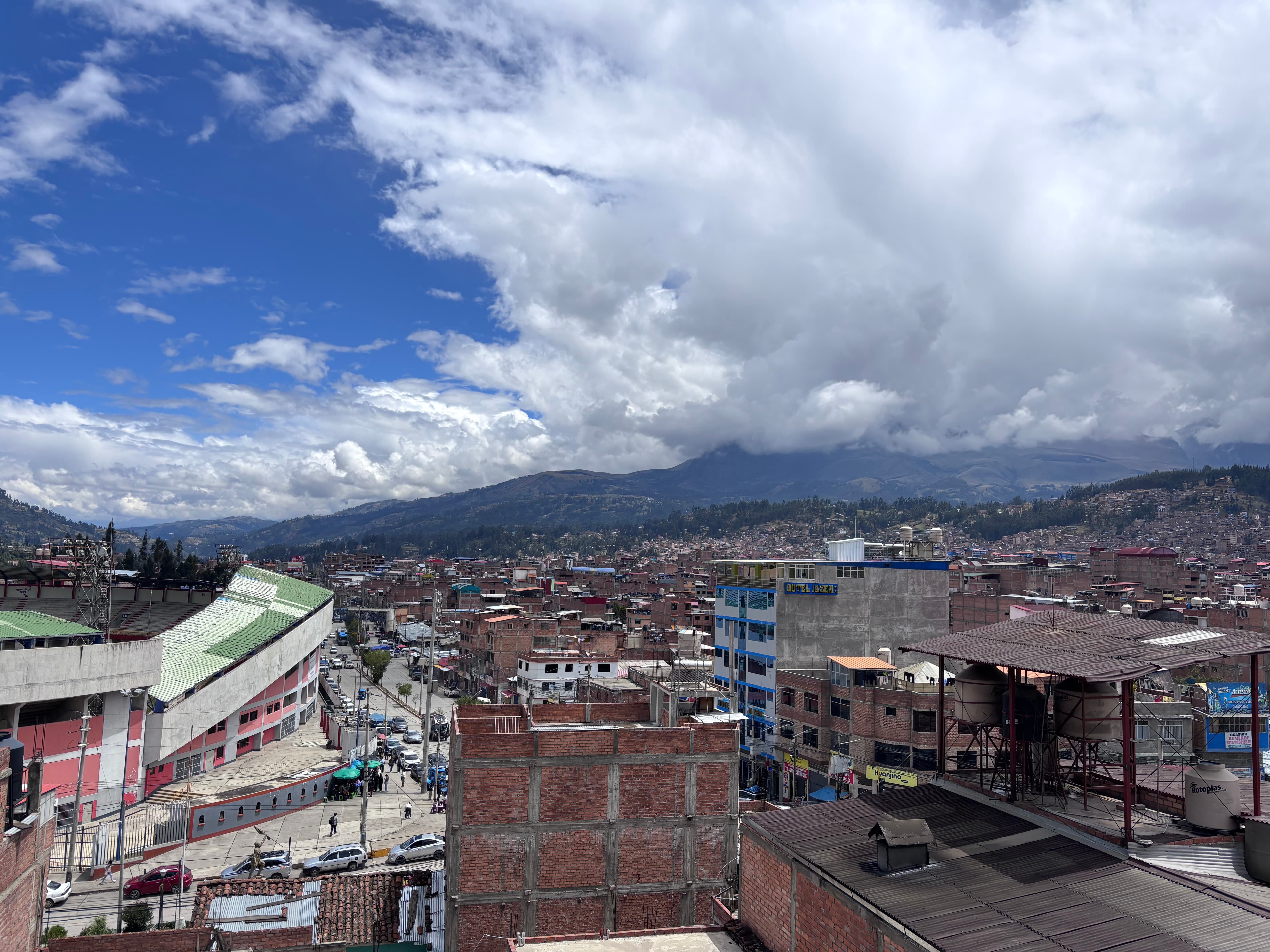 Vista en vivo de Huaraz y la Cordillera Blanca